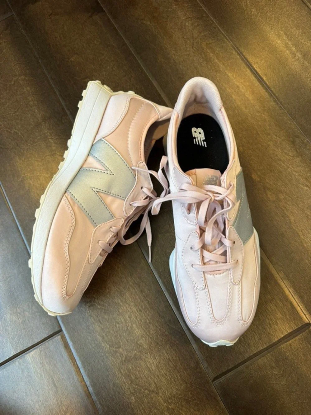 NEW BALANCE SNEAKERS